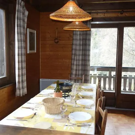 Sleeps 13 Bionnay