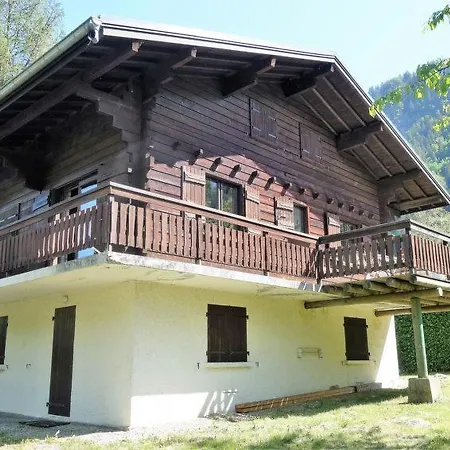 Sleeps 13 Bionnay