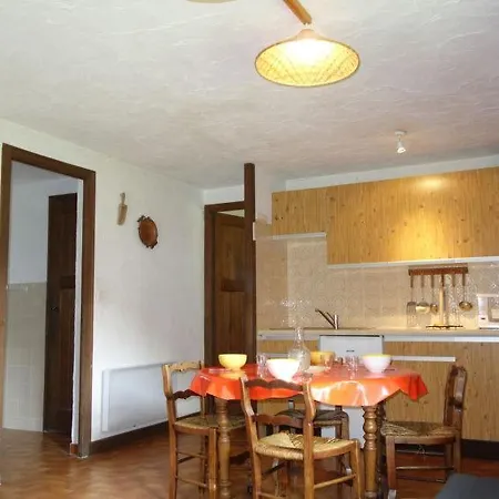 Sleeps 13 Bionnay