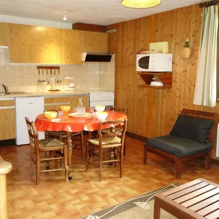 Sleeps 13 *